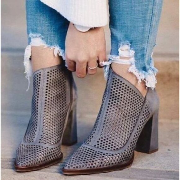 VINCE CAMUTO Levesna Ankle Bootie In Perforated Grey Gravel Nubuck Leather Sz 9 - Picture 9 of 13